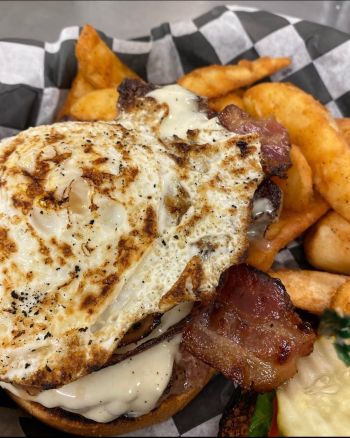 Oceanas Bistro, The Avon Burger